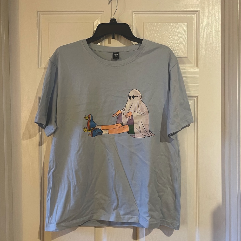 ✨Romwe size Medium baby blue shirt with a Ghost with roller skates Halloween 👻